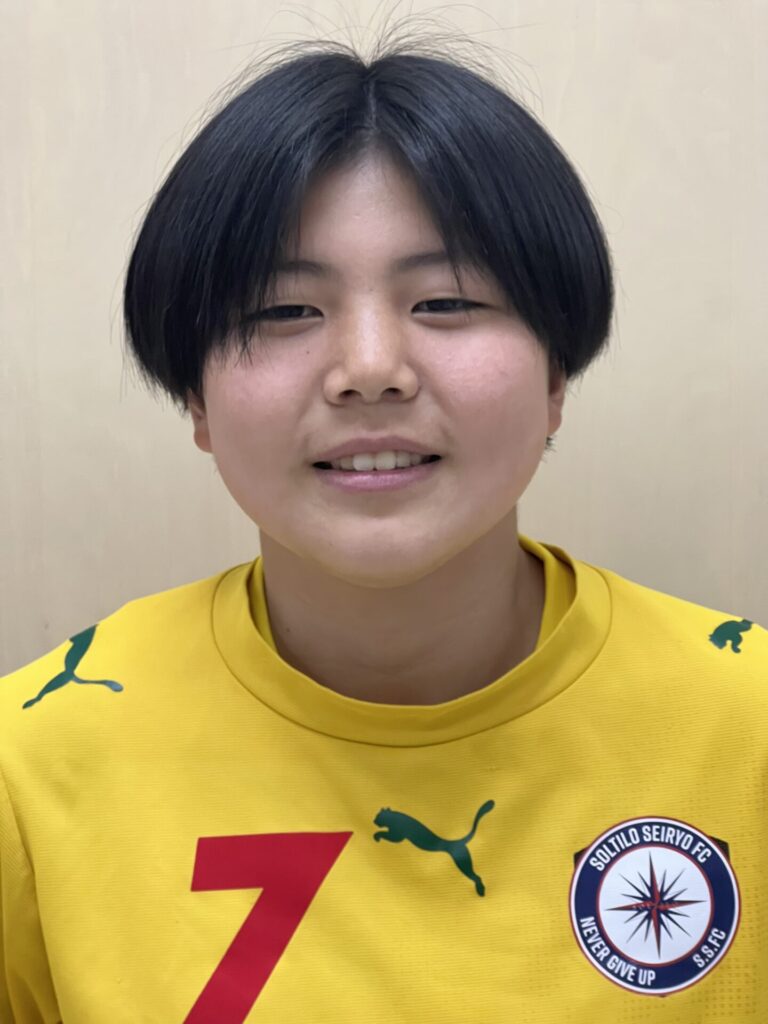 上田　真央